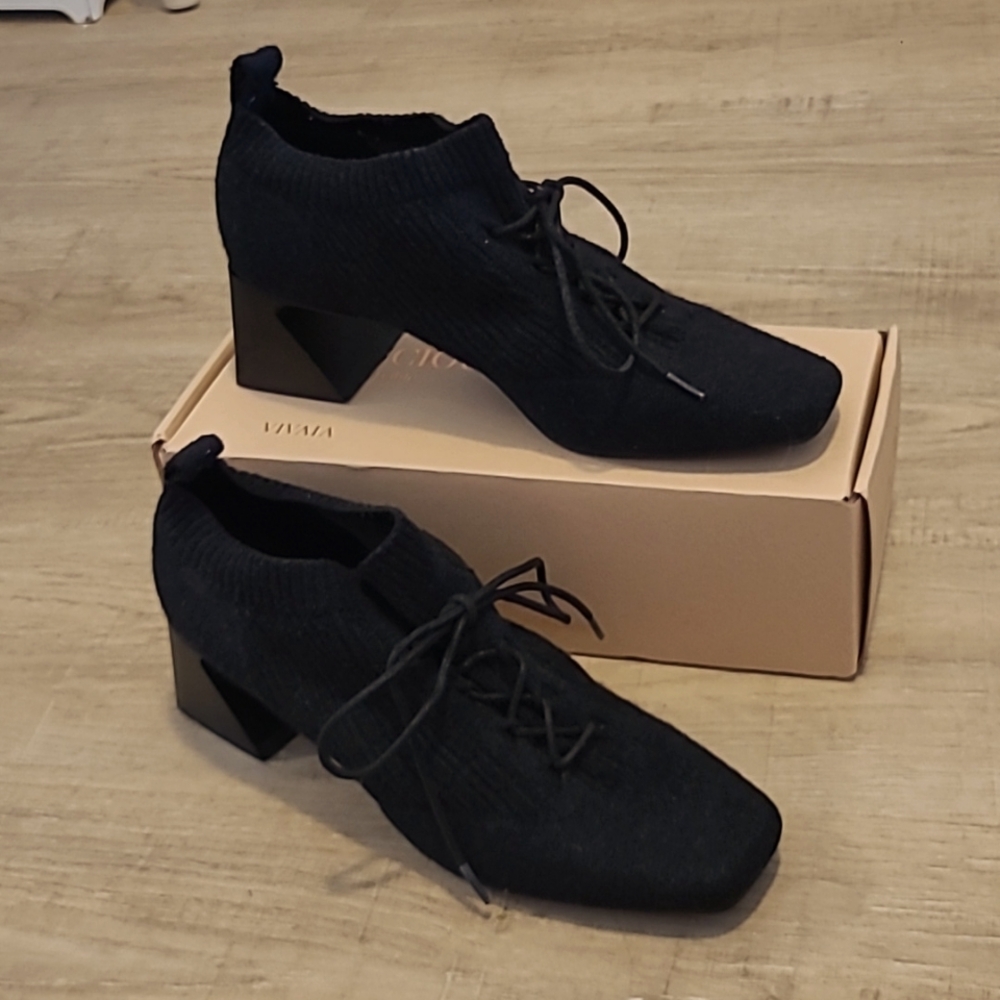 Vivaia square-toe heeled oxfords